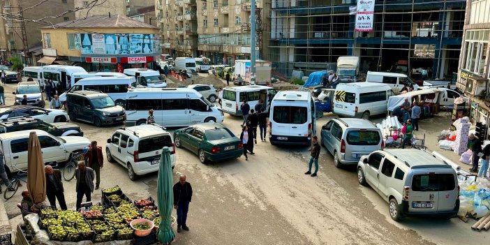 Yüksekova halkı, ilçedeki otopark sorunu için çözüm istiyor