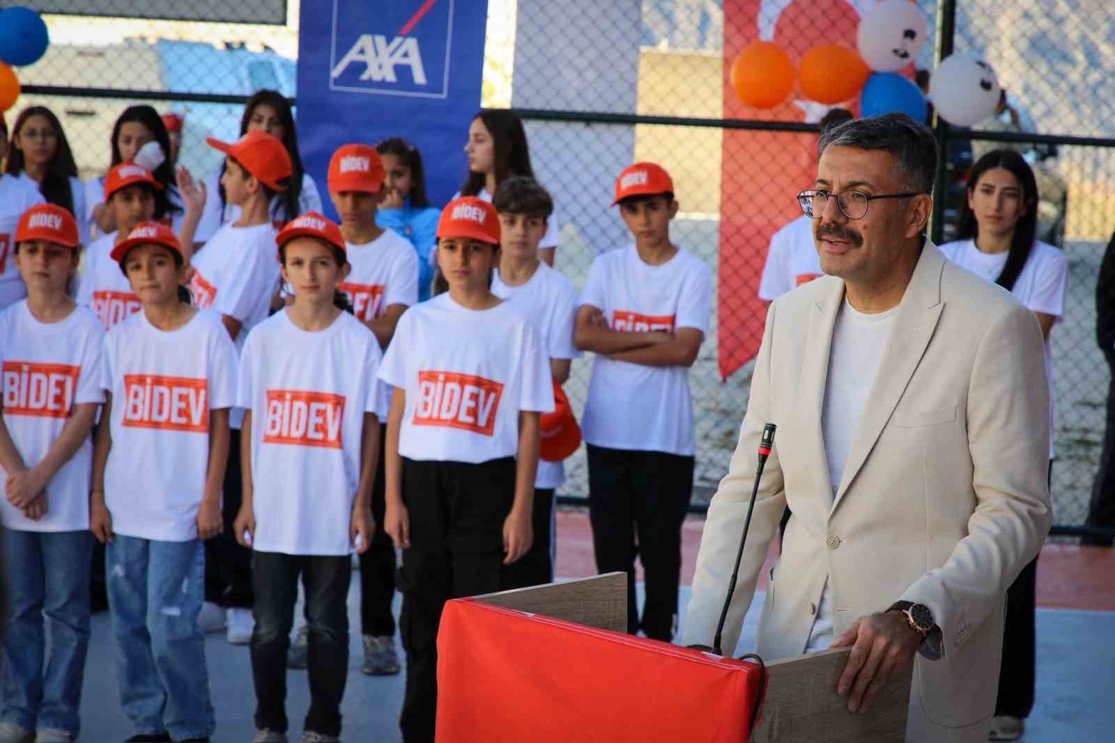 Hakkari’de Vali Çelik'in katılımıyla basketbol sahasının açılışı yapıldı