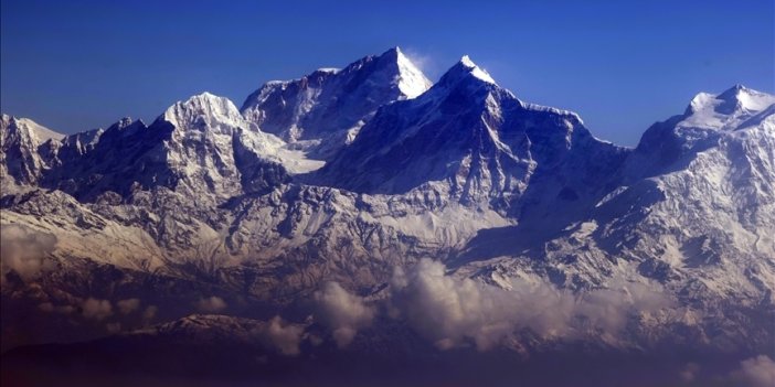 Araştırmalara göre Everest Dağı yılda yaklaşık 2 milimetre uzuyor