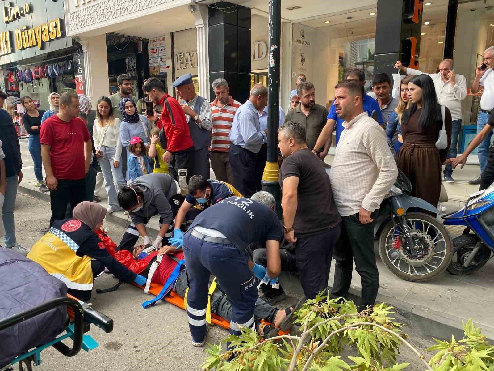 Adıyaman’da seyir halindeki bisikletin üzerine ağaç dalı düştü