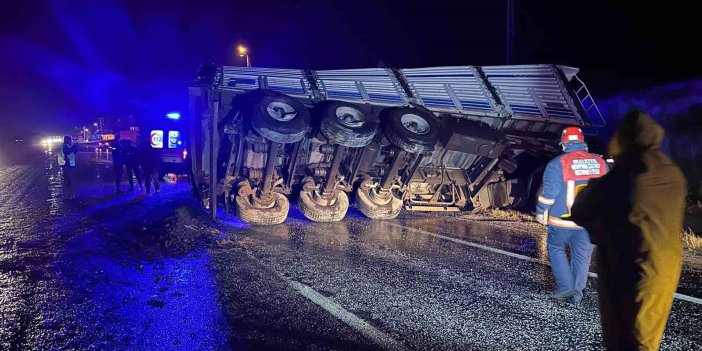 Malatya’da maden yüklü tır devrildi: 1 kişi yaralandı