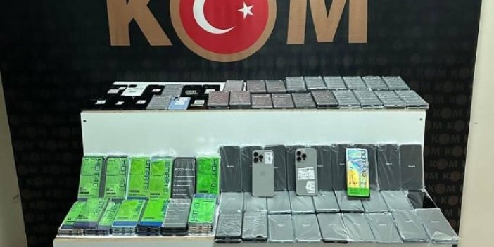 Van-Erciş’te kaçak cep telefonu ele geçirildi