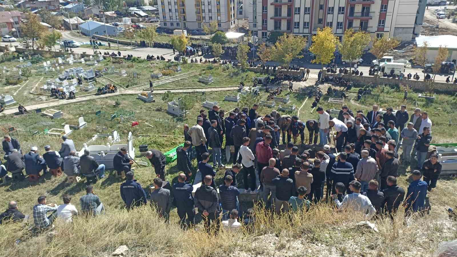 İntihar eden uzman çavuş toprağa verildi