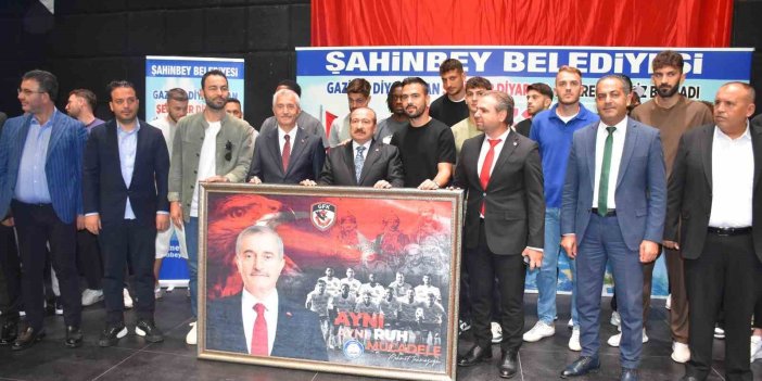 Antep FK futbolcuları, Şahinbeyli öğrencilerle buluştu