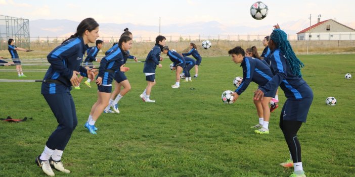 Yüksekova Kadın Futbol Takımı antrenmanlarını sürdürüyor