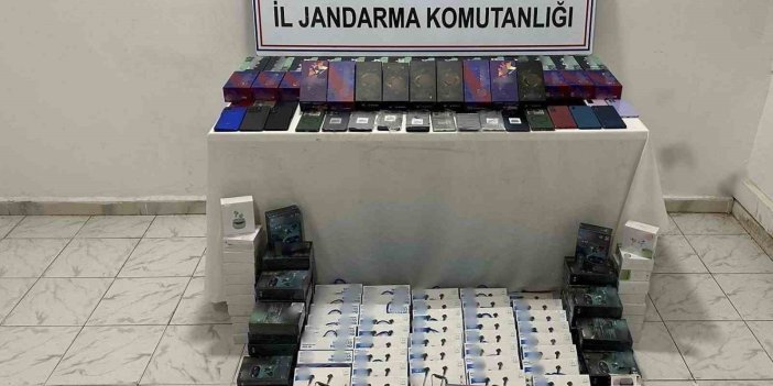 Antep’te 1 milyon TL değerinde telefon ve aksesuar ele geçirildi