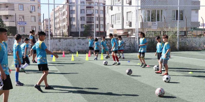 Çocuklar Haliliye Belediyesi ile futbola yoğun ilgi gösteriyor