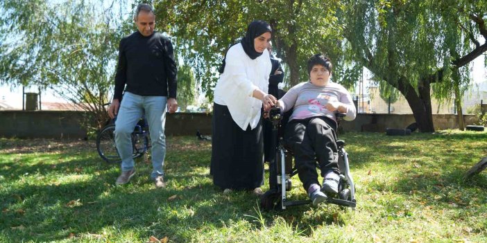 İyilik Ailesi Muşlu Betül’e akülü sandalye desteğinde bulundu