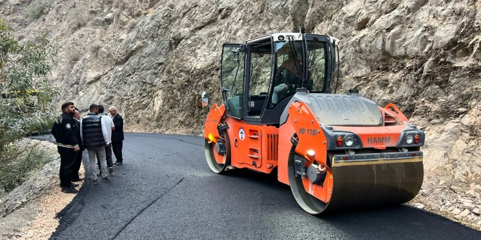 Yüksekova Keçili Köyü 60 yıl sonra asfalt yola kavuştu