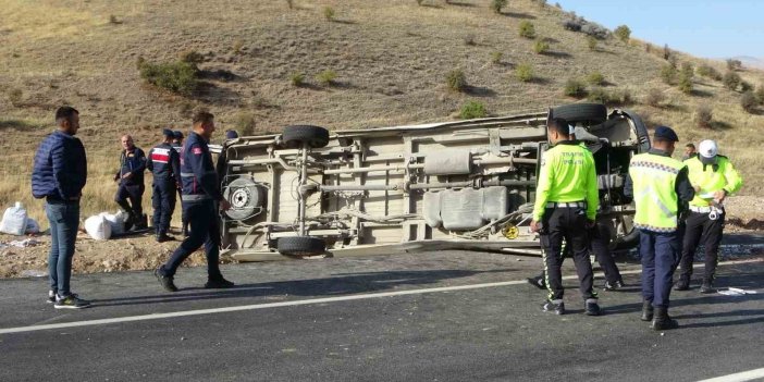 Malatya’da yolcu minibüsü devrildi: 17 kişi yaralandı