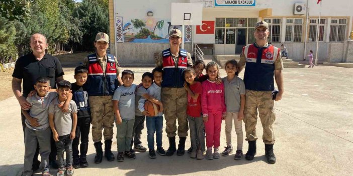 Jandarma öğrencilere güvenli okul eğitimi verdi