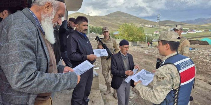 Jandarma köylerde dolandırıcılık konusunda halkı bilgilendiriyor