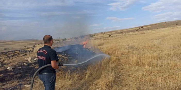 Malatya’da 2 bin 500 dekar alanda etkili olan anız yangını kontrol altına alındı