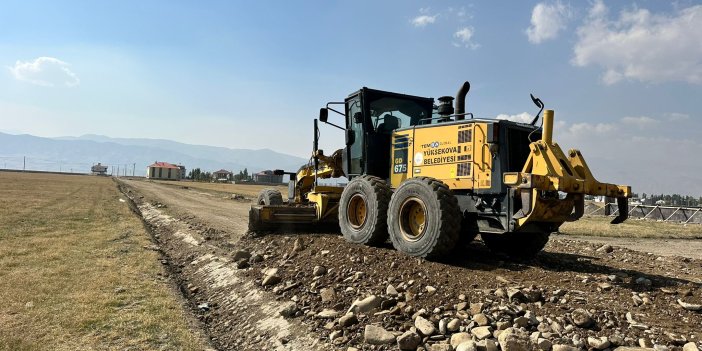 Güngör Mahallesi'nde yol kumlama çalışması yapıldı