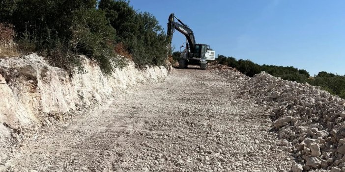 Kırsal mahallelerdeki yol sorununu Nizip Belediyesi çözüme kavuşturuyor