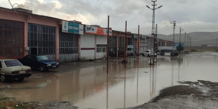 Ağrı'da kar, yağmur ve dolu etkili oldu