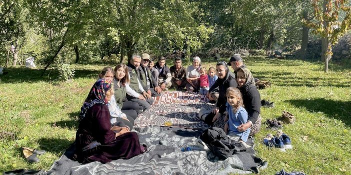 Yüksekova Tarım Müdürlüğü ekipleri, köylerdeki çiftçileri bilgilendiriyor