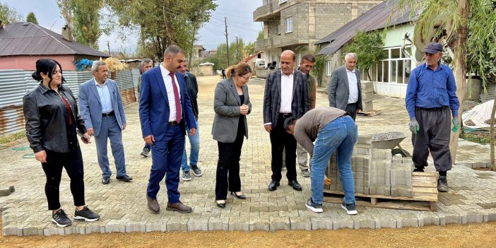 Yüksekova Belediyesi 15 kilometrelik yol çalışmalarını tamamlıyor