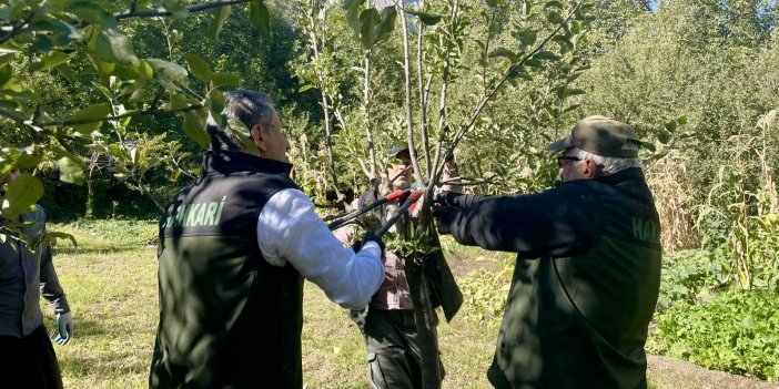 Yüksekova’da çiftçilere budama ve kışa hazırlık eğitimi veriliyor