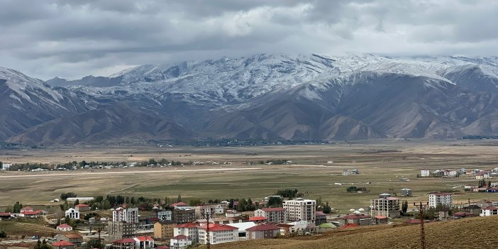 Yüksekova'da Cilo Dağları beyaza büründü