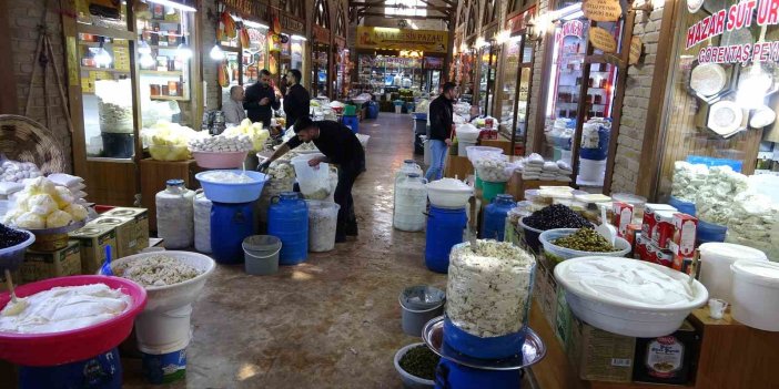 Van’ın asırlık lezzeti otlu peynir, kışlık küplerde tüketicilere sunuluyor