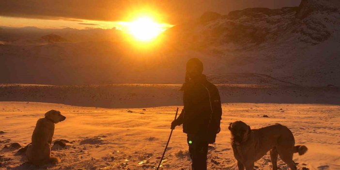 Dersim'de kar ve soğukta yayladan zorlu iniş yolculuğu