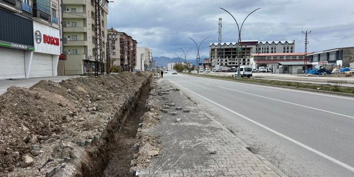 Yüksekova’da elektrik hatları yer altına alınıyor