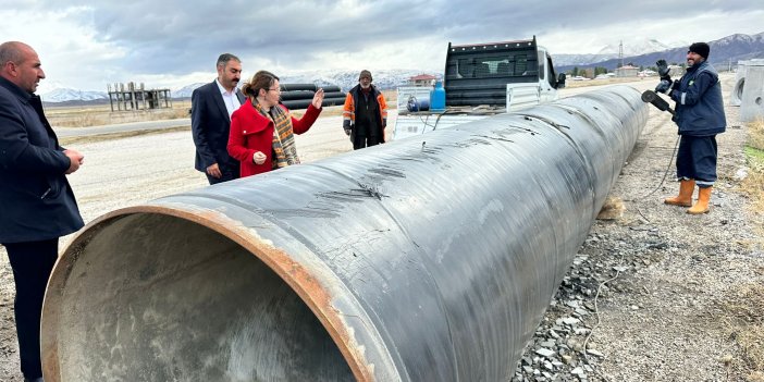 Yüksekova’da altyapı ve yol çalışmaları devam ediyor