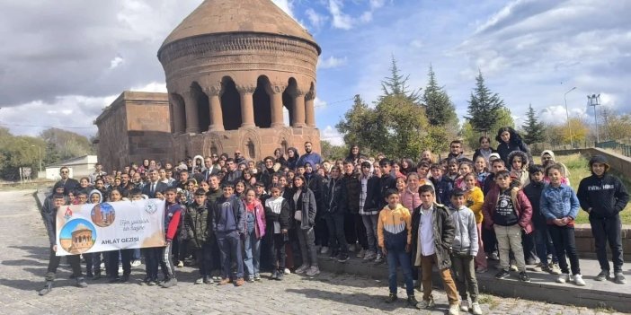 Bulanıklı öğrenciler Ahlat’ı keşfe çıktı