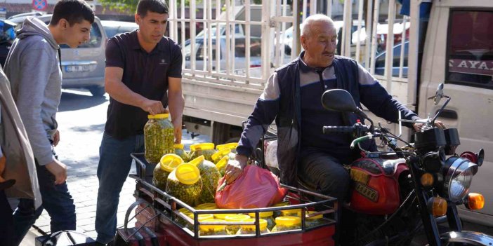 Antep’te yeşil zeytinler tezgaha indi