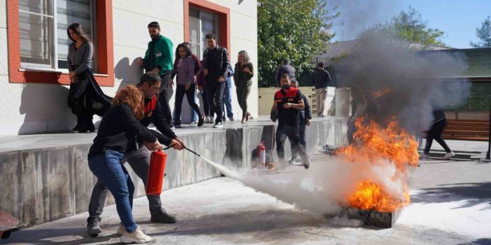 Diyarbakır'da kız öğrenci yurdunda yangın tatbikatı yapıldı