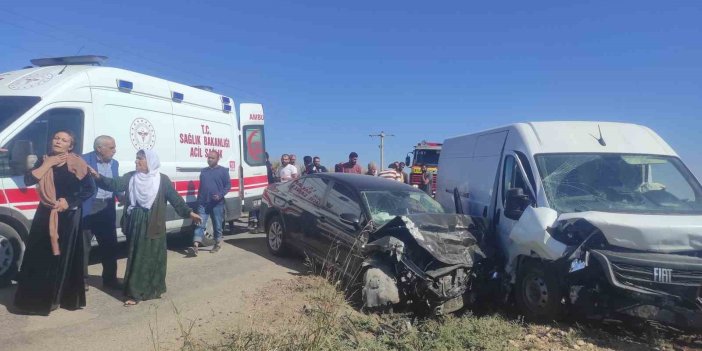 Mardin’de minibüs ile otomobil çarpıştı: 1 kişi yaralandı