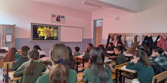 Okullarda ’Dersimiz Cumhuriyete Doğru’ filmi izlendi