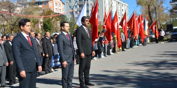 Aşkale’de Cumhuriyet Bayramı Çelenk sunma töreni düzenlendi