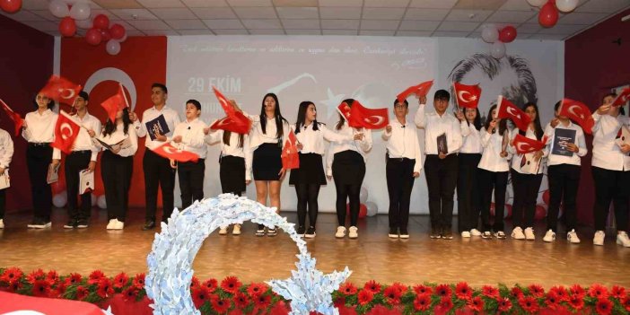 Antep Kolej Vakfı’nda Cumhuriyet’e yakışır kutlama