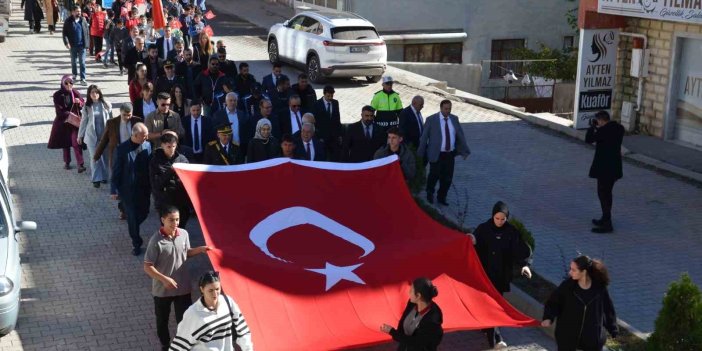 Tercan’da Cumhuriyet Yürüyüşü düzenlendi