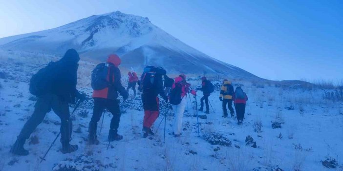 Ağrı Dağı zirvesinde “Cumhuriyet” heyecanı