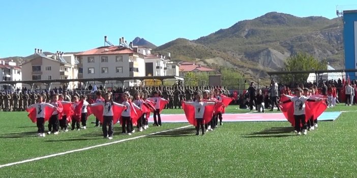 Dersim’de cumhuriyet sevdalıları stadyumu doldurdu