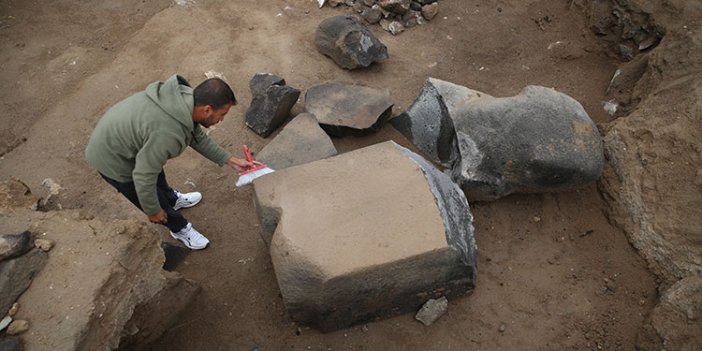 Van'ın Garibin Tepe'sinde yaklaşık 1 ton ağırlığında heykel çıkarıldı