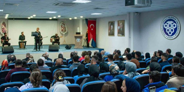 Erzincan’da “Cumhuriyet Türküleri Konseri” gerçekleştirildi