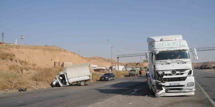 Şırnak’ta tır ile kamyonet çarpıştı: 4 kişi yaralandı