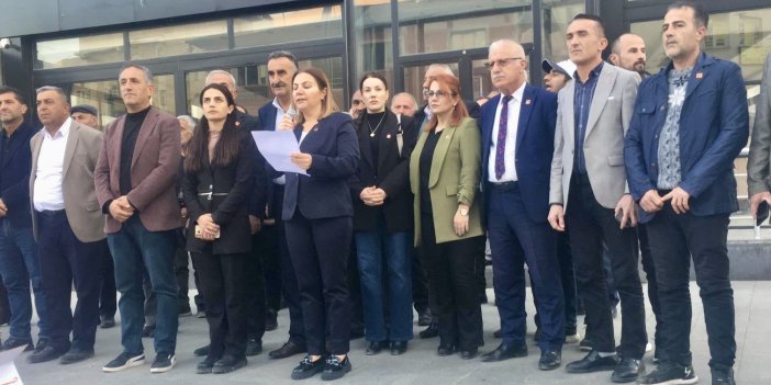 Hakkari’de CHP ve DEM Parti heyeti, tutuklanan Başkan Özer için bir araya geldi