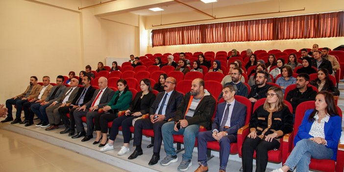 Hakkari Üniversitesi'nde "Genç Fikirler Yarışıyor" projesinin ödül töreni düzenlendi