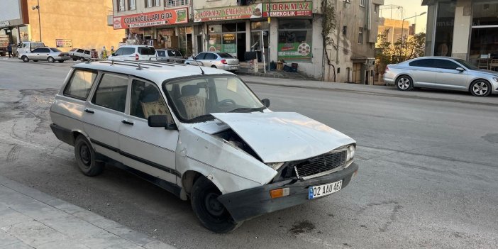 Besni’de iki otomobil çarpıştı: 1 kişi yaralandı