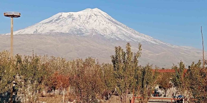 Beyaz gelinliğini giyen Ağrı Dağı, görenleri kendine hayran bırakıyor