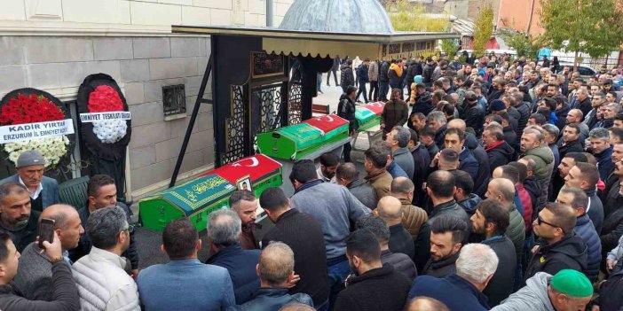 Erzurum'da trafik kazasında vefat eden üç arkadaş gözyaşlarıyla uğurlandı