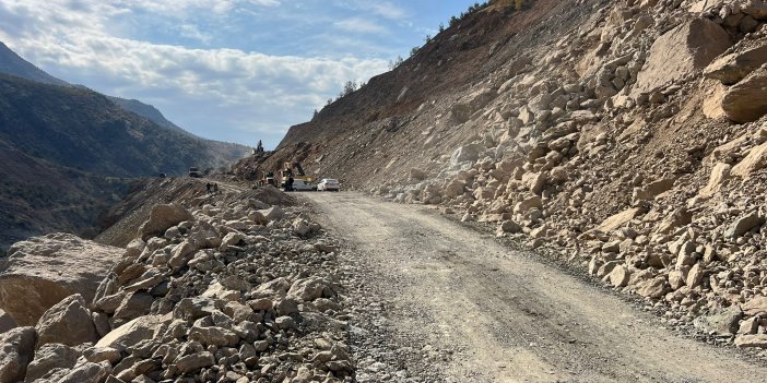 Şemdinli-Derecik yolunda heyelan tehlikesi: Yetkililere acil önlem çağrısı