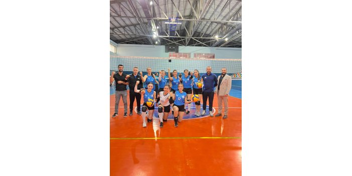 Hakkari Mehmet Akif Ersoy MTAL voleybol takımından sevindiren galibiyet