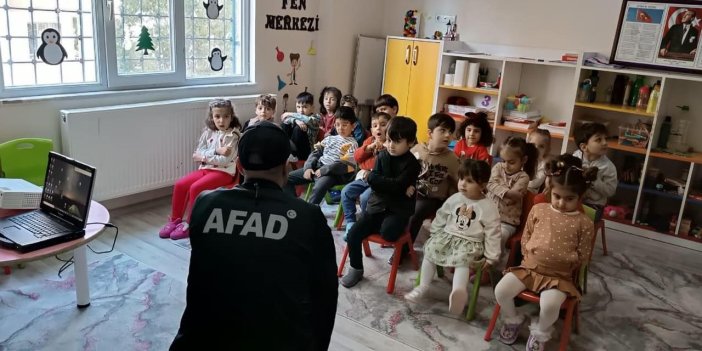 Muş'ta AFAD ekipleri anaokulu öğrencilerine afet farkındalık eğitimi verdi