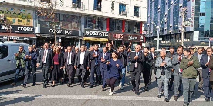 CHP Genel Başkan Yardımcısı Gökhan Zeybek, Batman’da açıklama sonrası baygınlık geçirdi